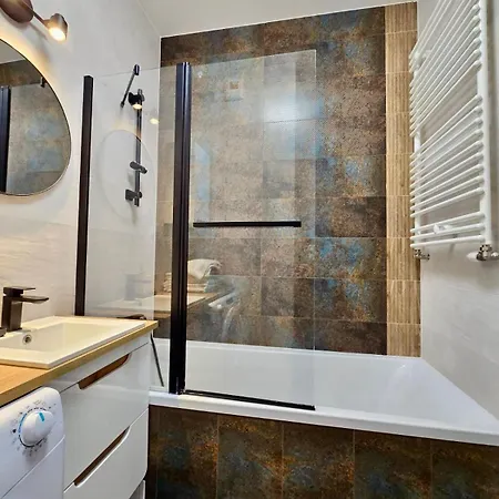 Easy Rent Apartments- Business Center 101 *